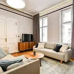 Stylish Old Town 2 Bedroom New Presidential Castle ברטיסלאבה