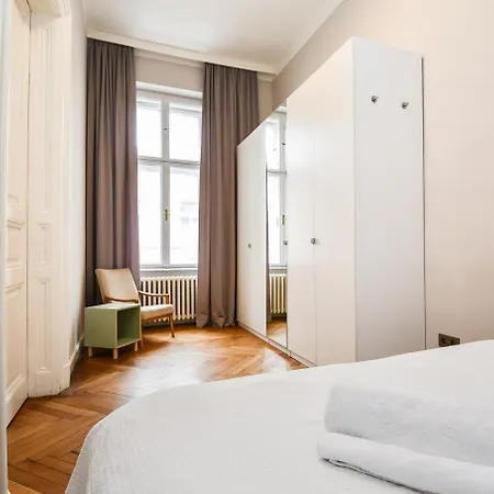 Stylish Old Town 2 Bedroom New Presidential Castle דירה