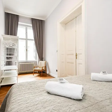 Stylish Old Town 2 Bedroom New Presidential Castle דירה