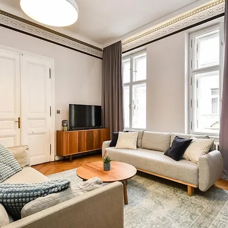 Stylish Old Town 2 Bedroom New Presidential Castle Братислава