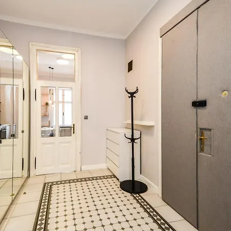 Stylish Old Town 2 Bedroom New Presidential Castle Apartmán